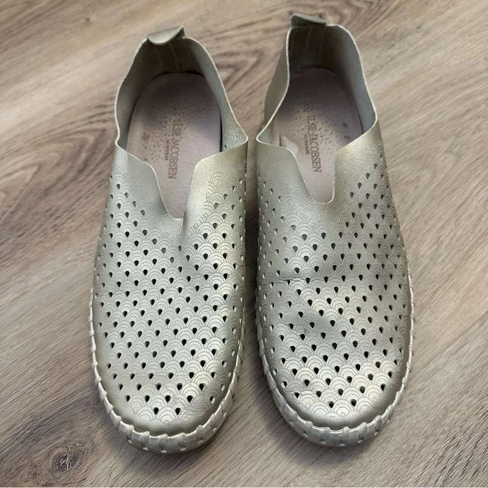 Ilse Jacobsen Hornbaek Metallic Perforated Sneaker size 37 Platin